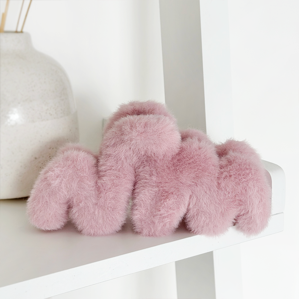 Squiggle Faux Fur Claw Clip - Pink – Coconut Lane