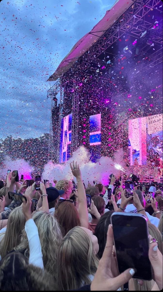 🎶 Hot Girl Summer: 5 concerts you need to hit with your besties in 2025 💅☀️