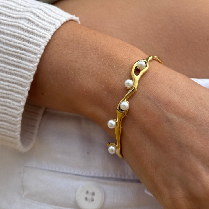 Oyster Pearl Vine Bangle