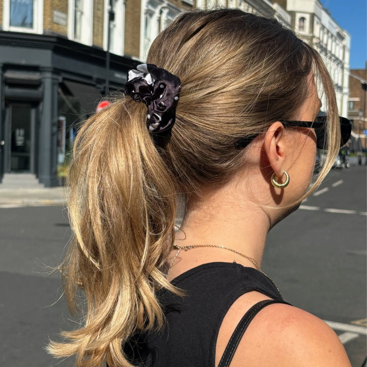 Mono Flora Scrunchie