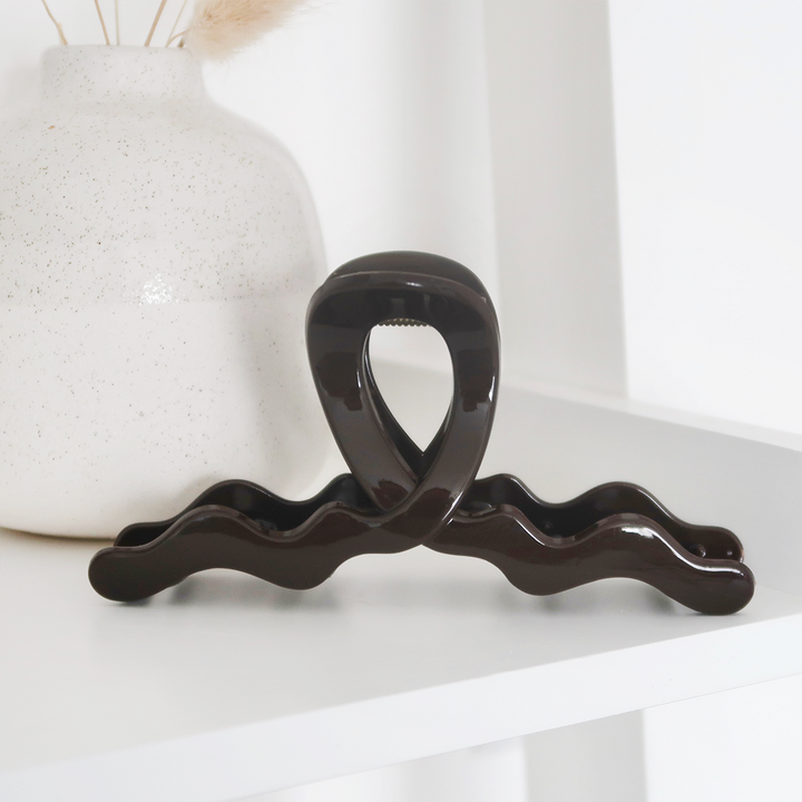 Wavy Claw Clip - Chocolate
