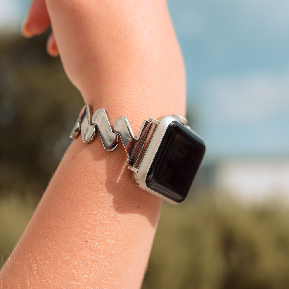 Get Wavy Apple Watch Strap - Silver