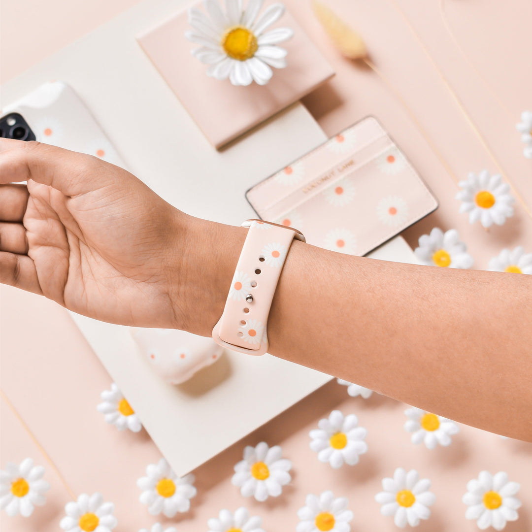 daisies-on-beige-background-apple-watch-strap