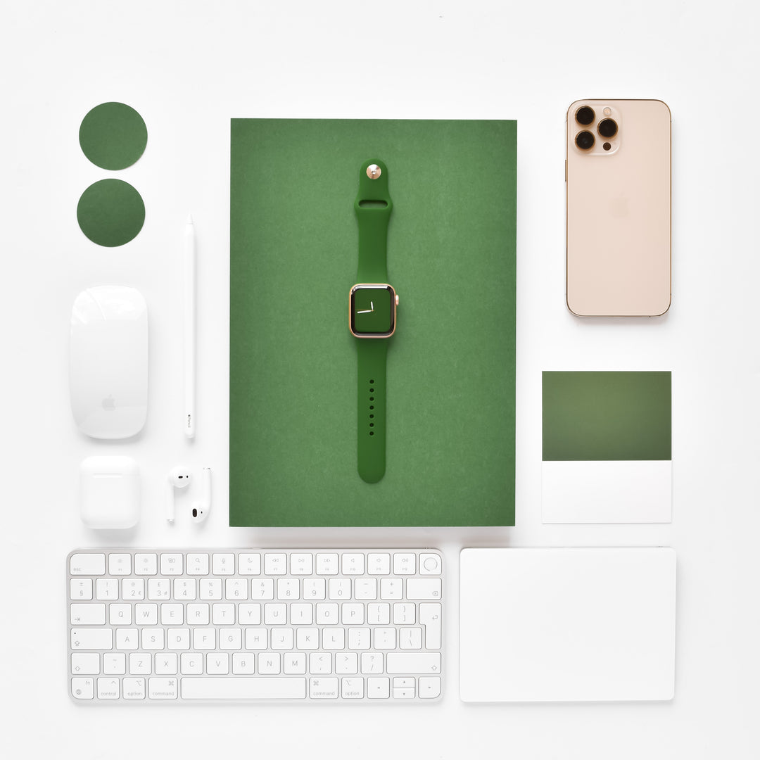 Green-apple-watch-strap-surrounded-by-apple-technology