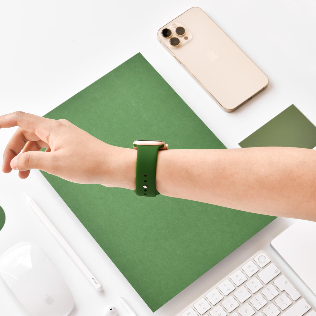 Green-apple-watch-strap-on-wrist